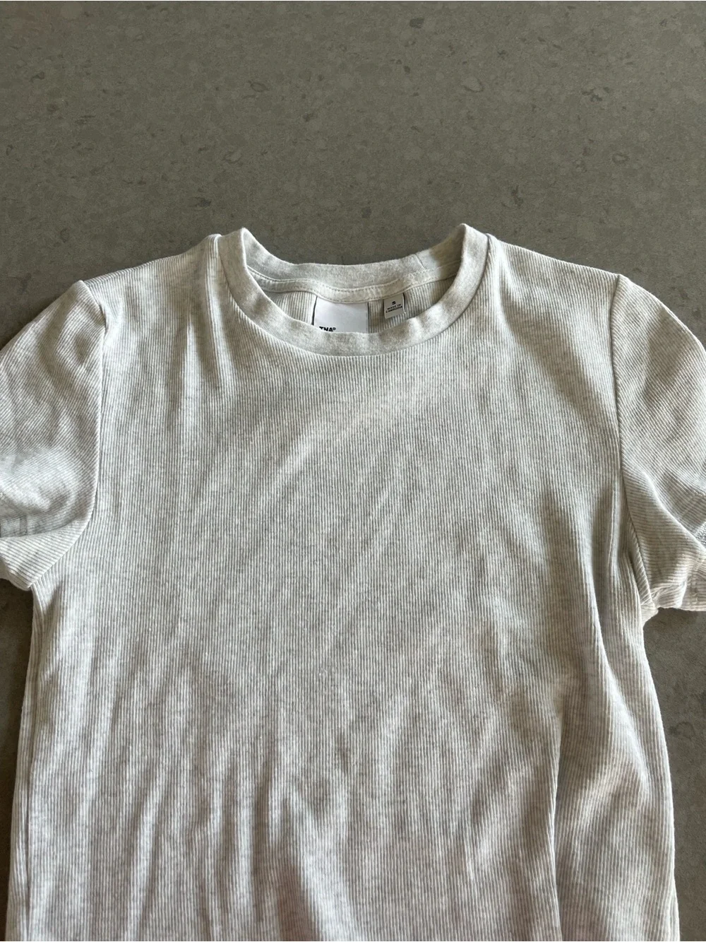 TNA Homestretch Rib Tune Waist T-Shirt Heather Cloud White - Picture 4 of 6